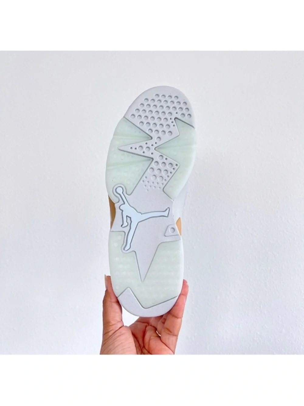 Nike Air Jordan 6 Retro Pearl High Top Women’s Sneakers Size 8.5